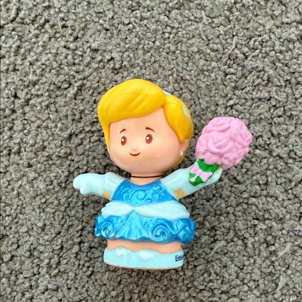 Colorful Princess Mini Doll Set - Picture 4 of 16